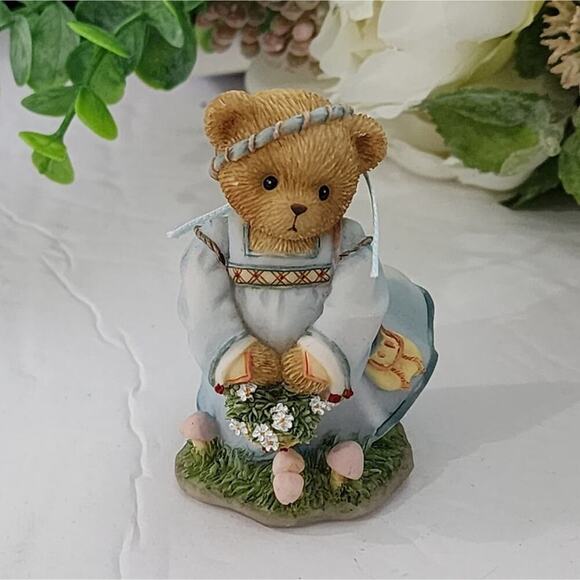 Cherished Teddies - "Maid Marian" with basket of flowers Figurine Avon exclusive - Picture 1 of 5